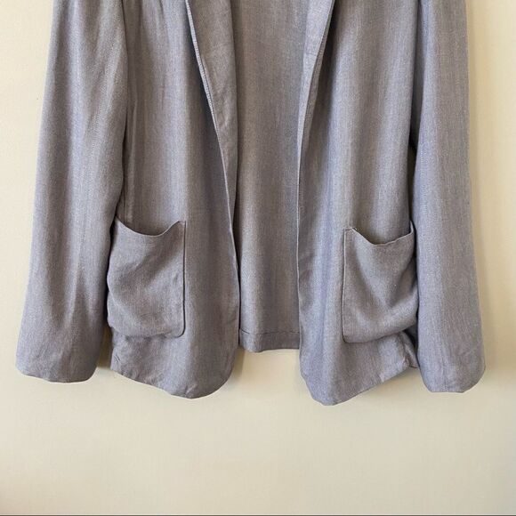 Aritzia- Light Chambray Blue Kent Lightweight Blazer - Picture 7 of 9